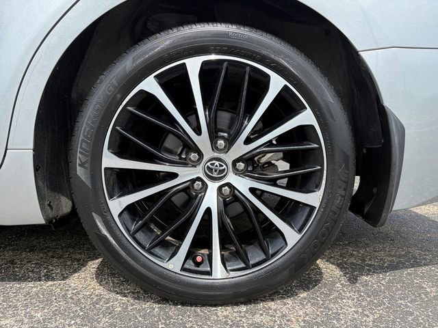 Used 2020 Toyota Camry SE w/ Convenience Package FWD image 18
