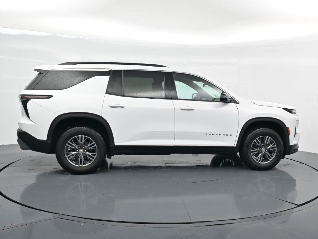 Used 2024 Chevrolet Traverse LT FWD image 8