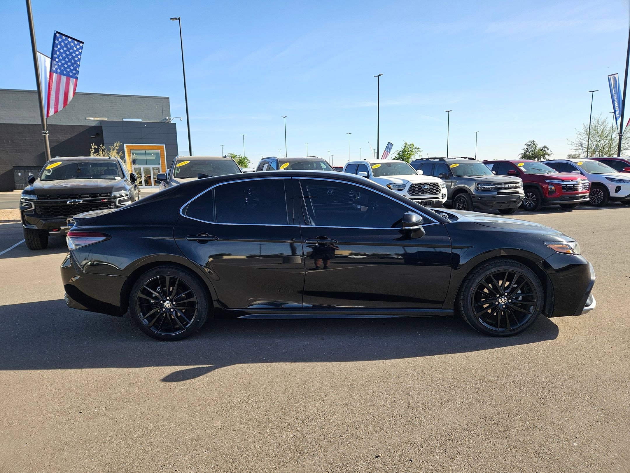 Used 2022 Toyota Camry XSE FWD image 6