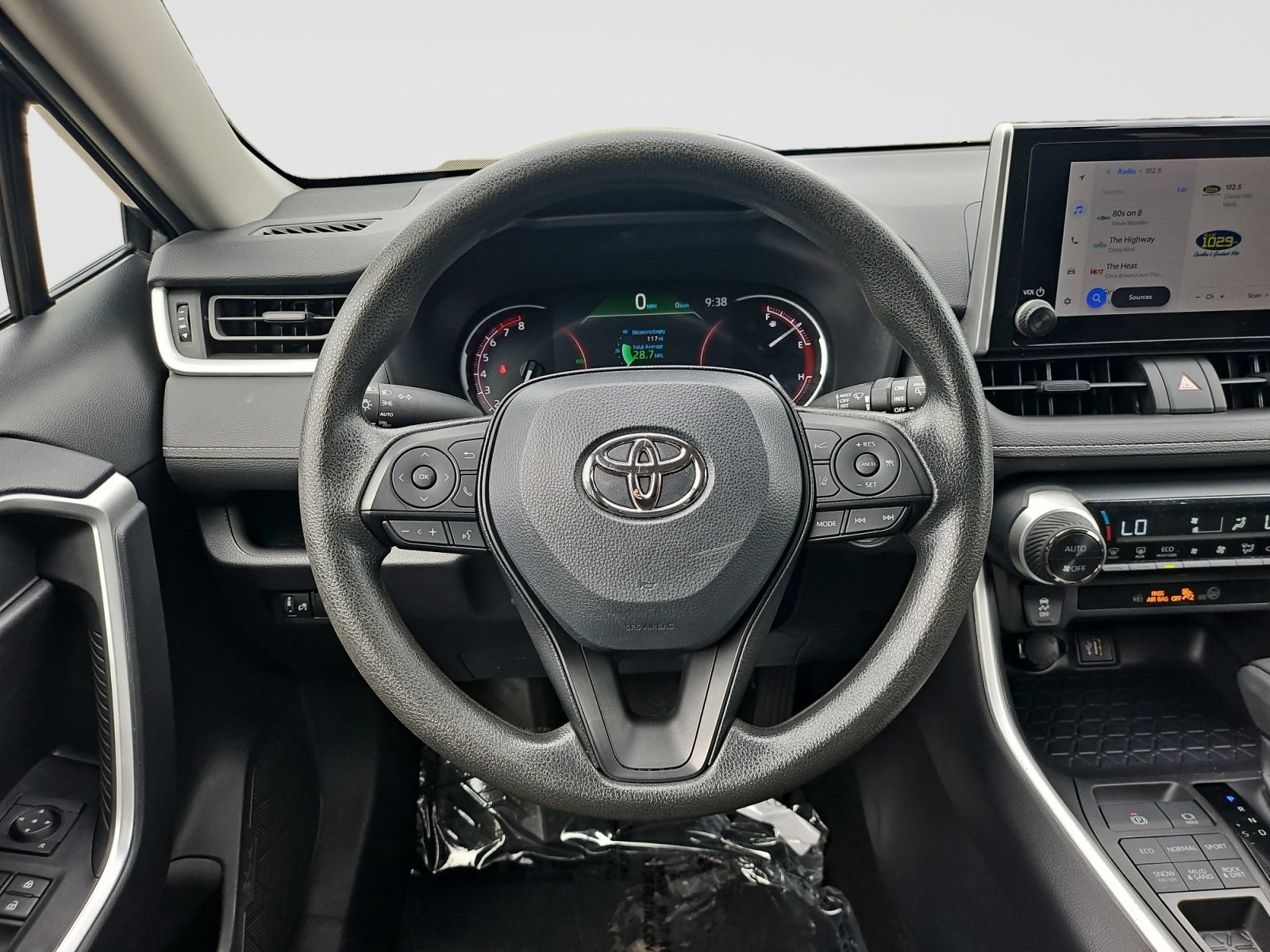Used 2025 Toyota RAV4 XLE AWD/4WD image 44
