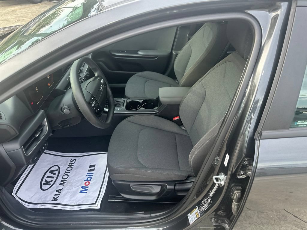Used 2025 Kia K4 FWD image 11
