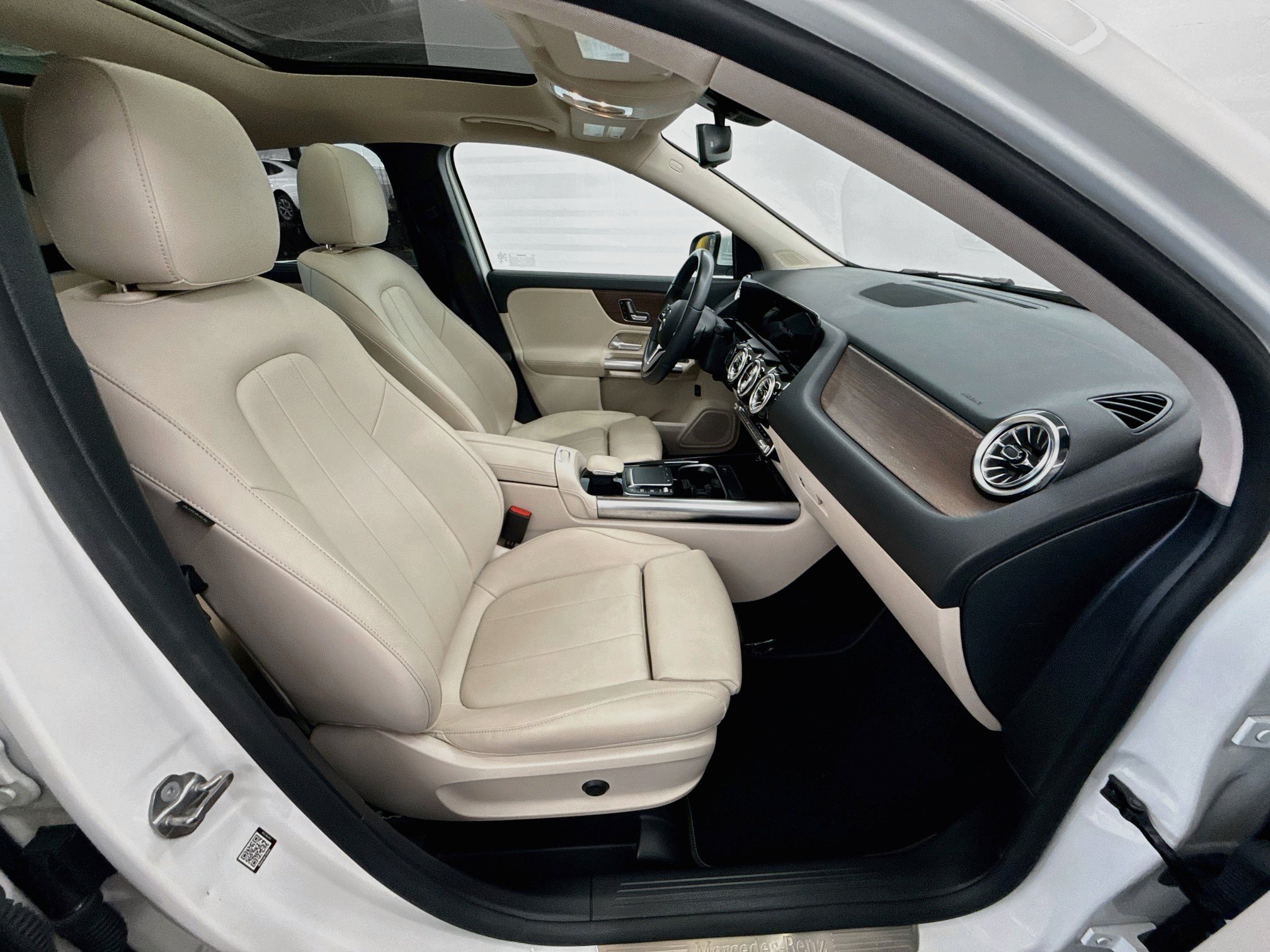 Used 2023 Mercedes-Benz GLA 250 w/ Premium Package image 33