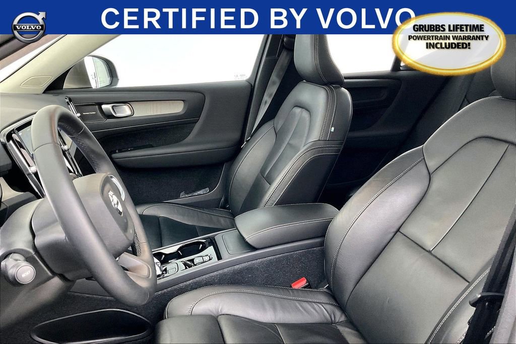 Used 2023 Volvo XC40 B4 Plus image 31