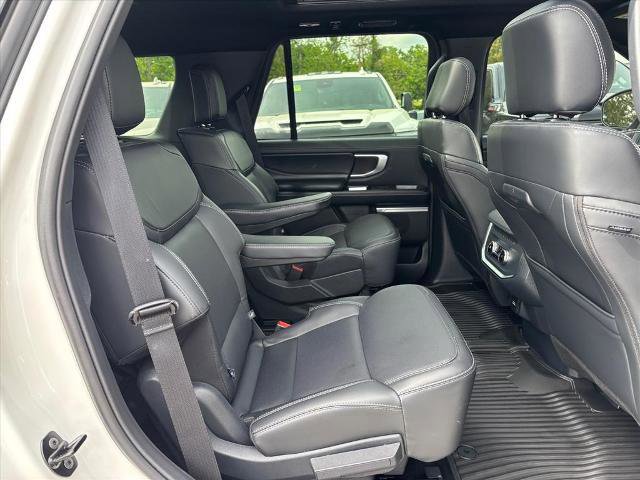 Used 2025 Ford Expedition Platinum w/ Stealth Appearance Package AWD/4WD image 17