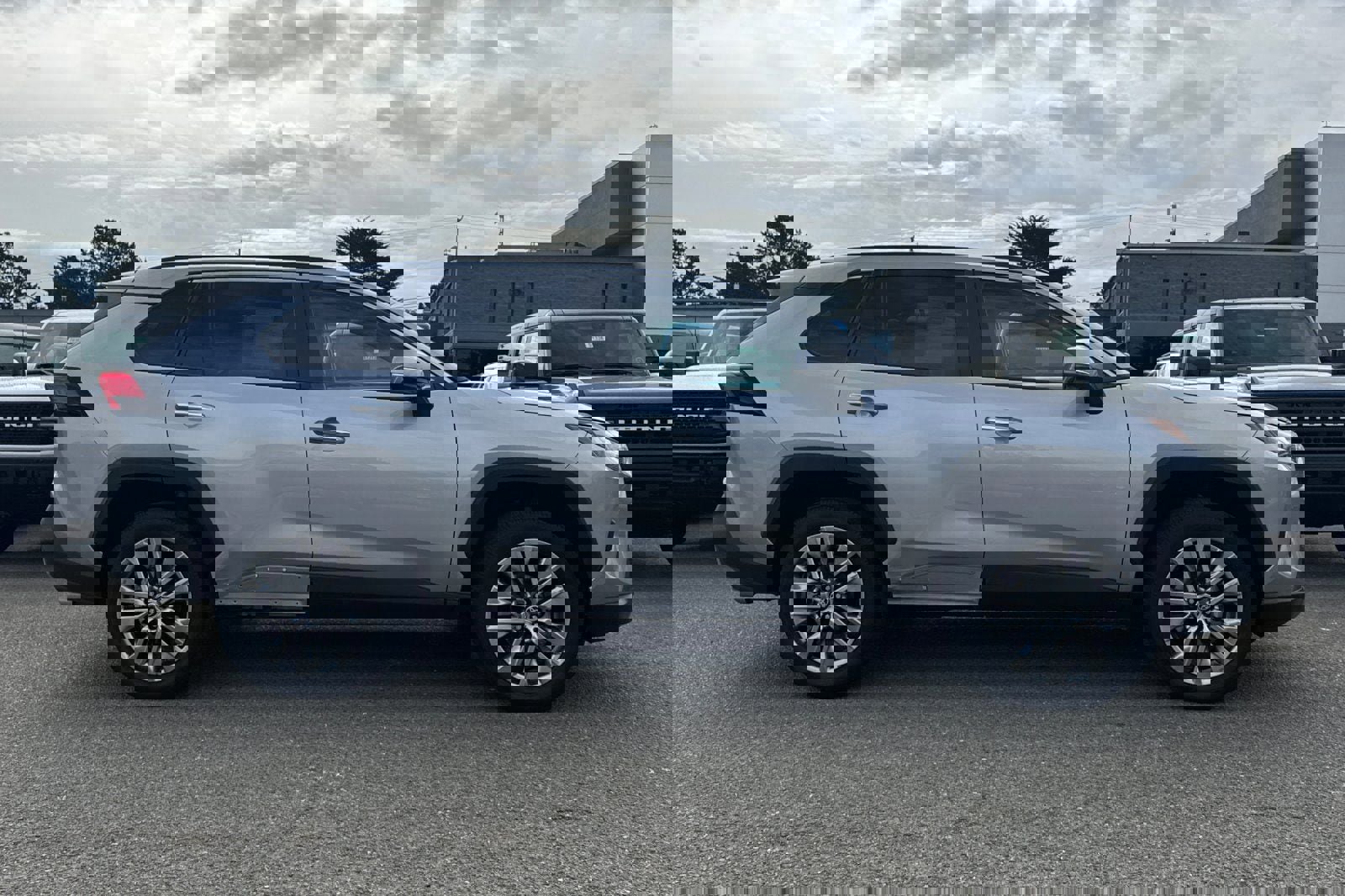 Used 2022 Toyota RAV4 Limited image 3