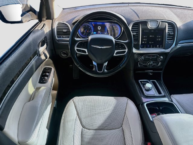 Used 2018 Chrysler 300 Limited RWD image 21