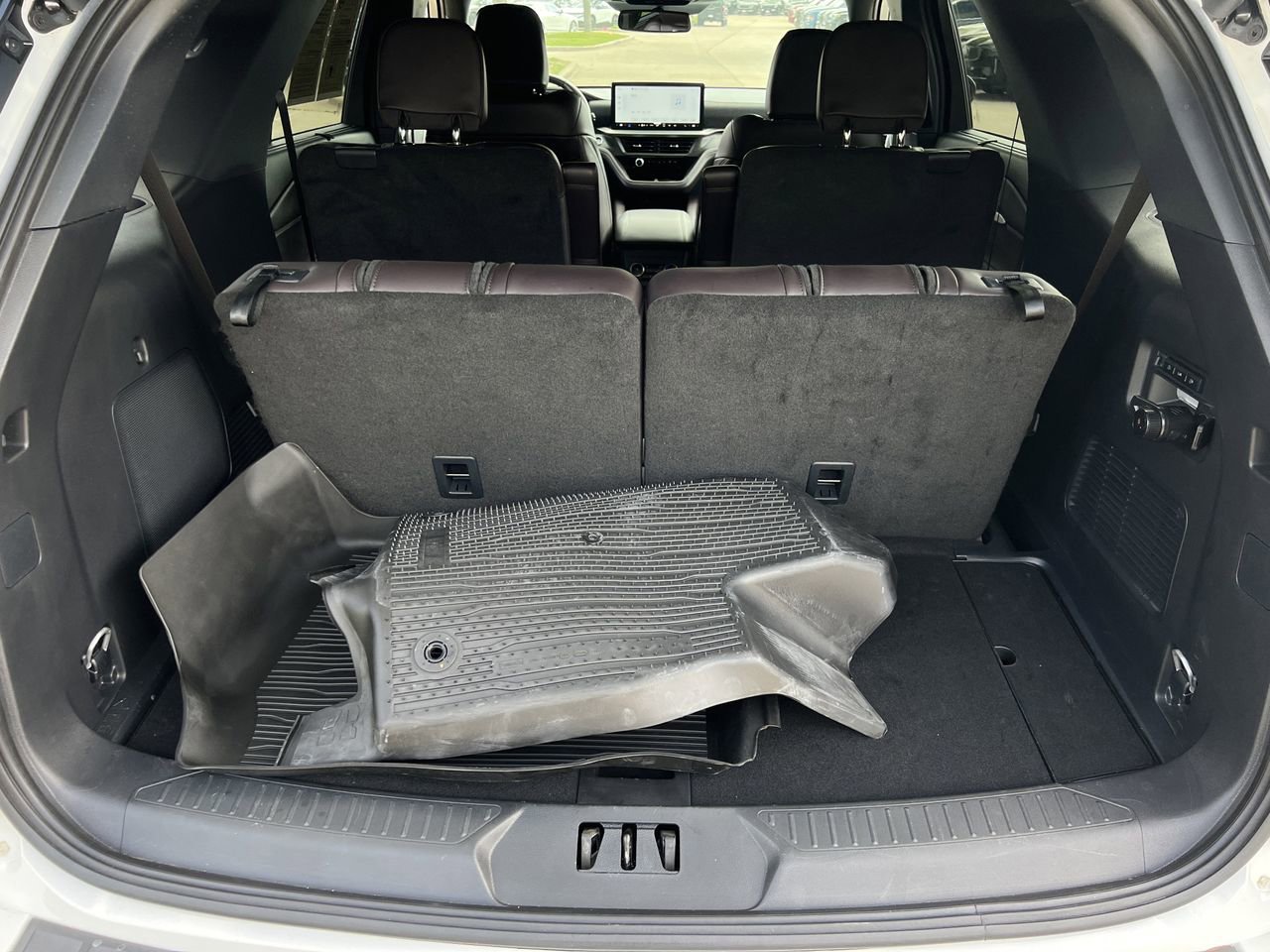 Used 2025 Ford Explorer Platinum image 32