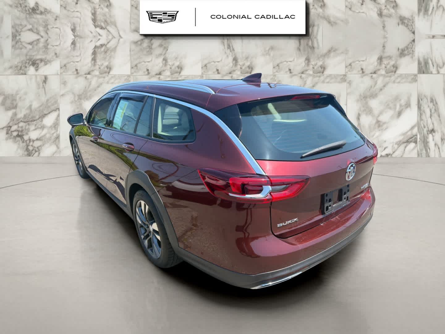 Used 2018 Buick Regal Essence w/ Sights and Sounds Package AWD/4WD image 3