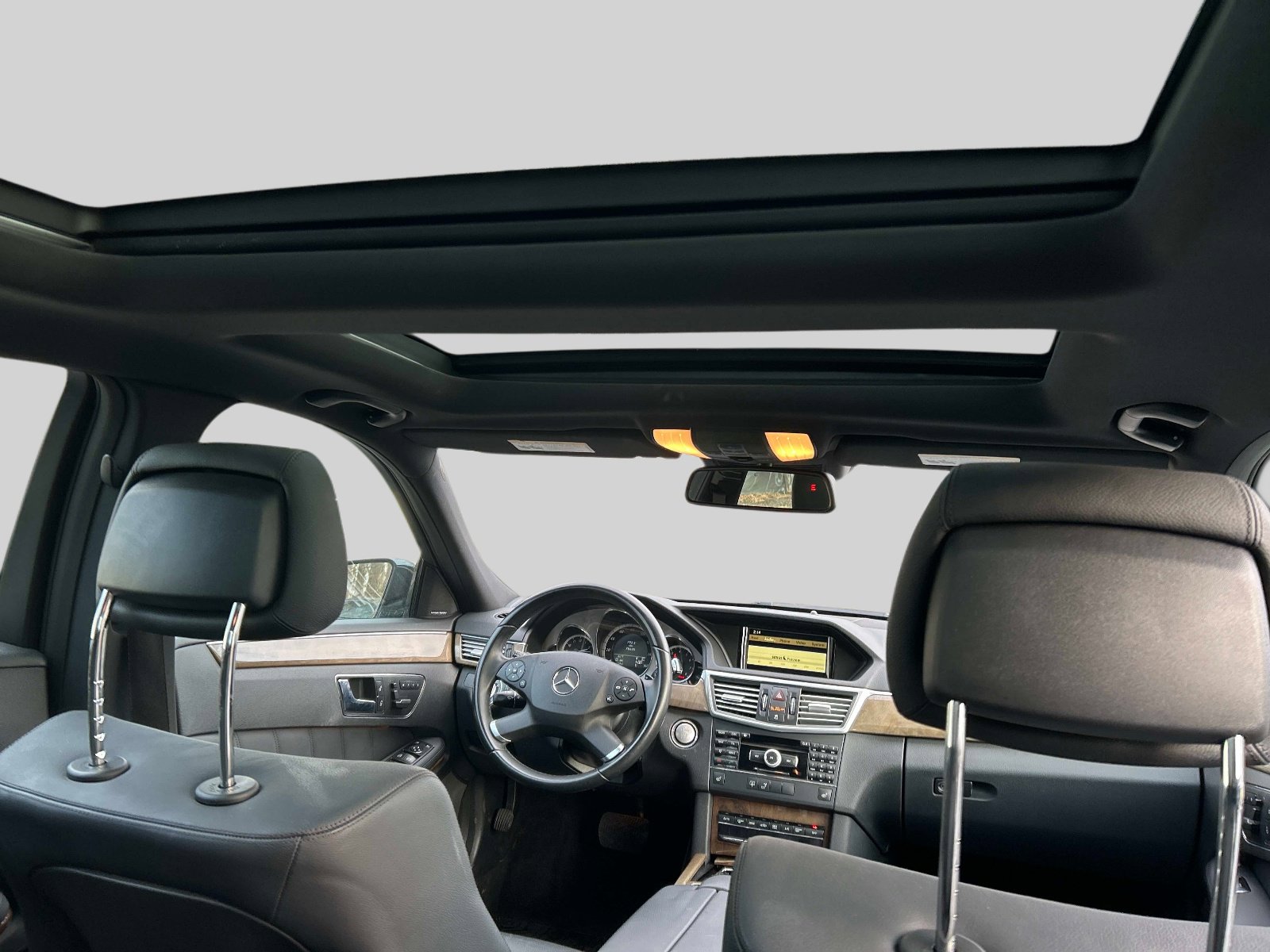 Used 2010 Mercedes-Benz E 350 4MATIC Sedan image 16