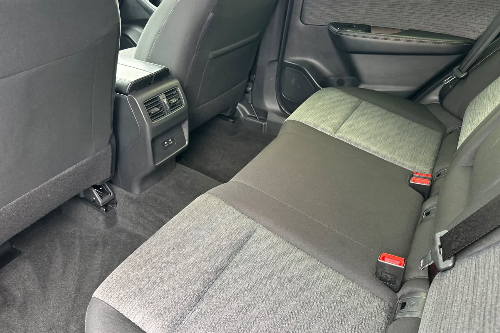 Used 2023 Nissan Rogue SV image 4