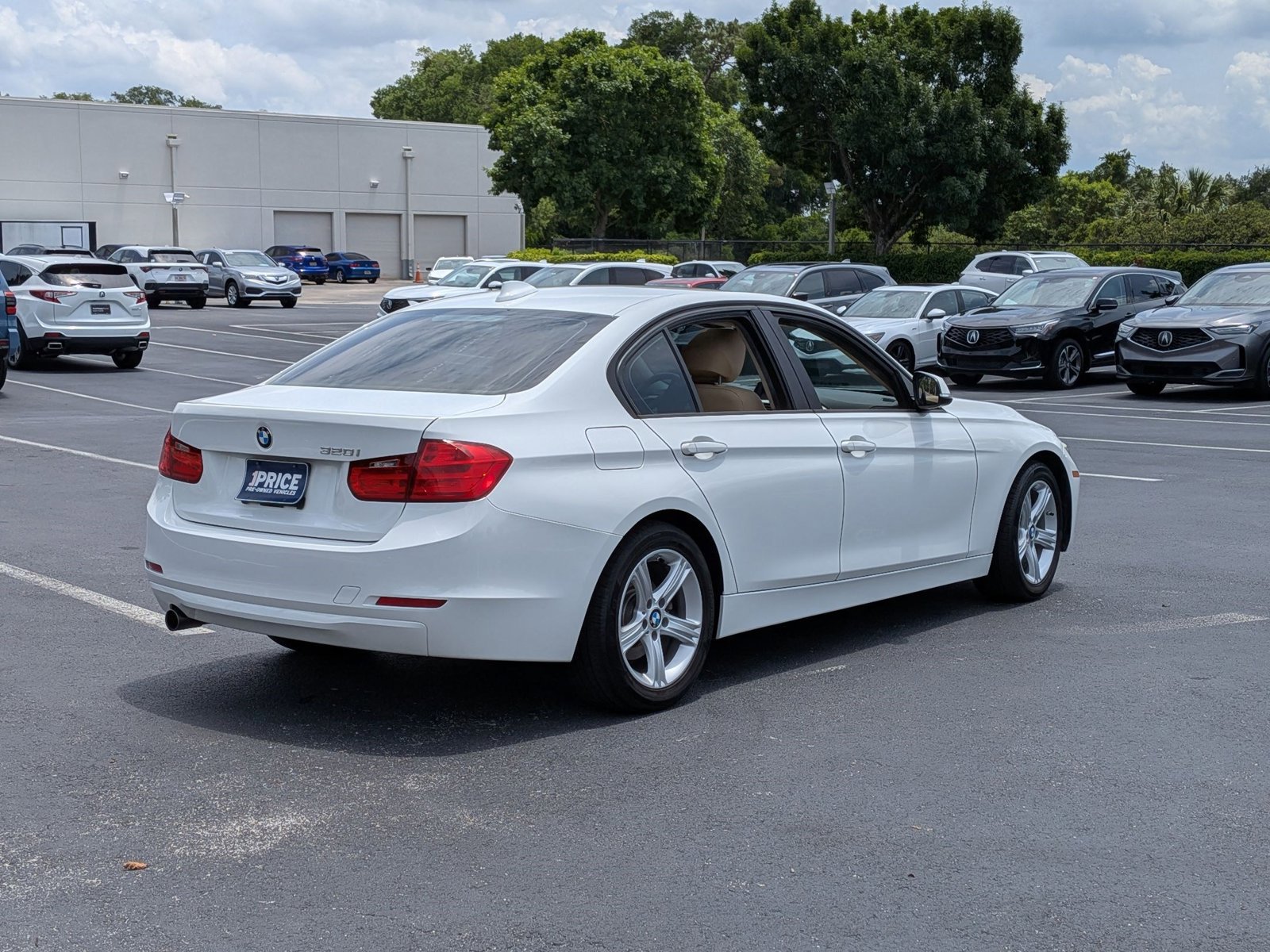 Used 2015 BMW 320i Sedan RWD image 5