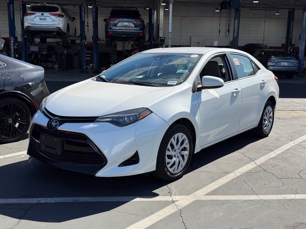Used 2018 Toyota Corolla LE w/ Carpet Mat Package (TMS) FWD image 2