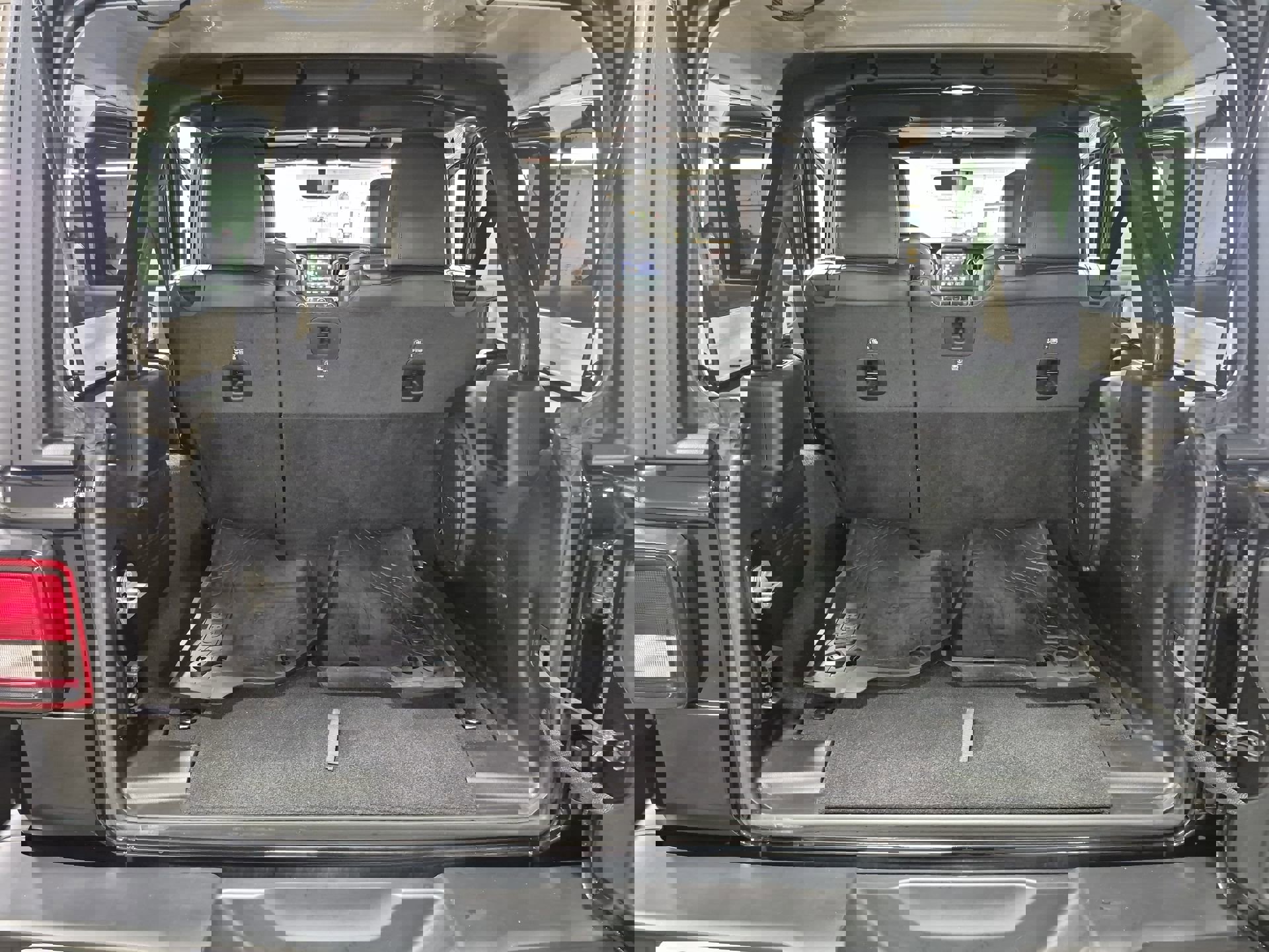 Used 2023 Jeep Wrangler Sahara w/ Cold Weather Group image 27