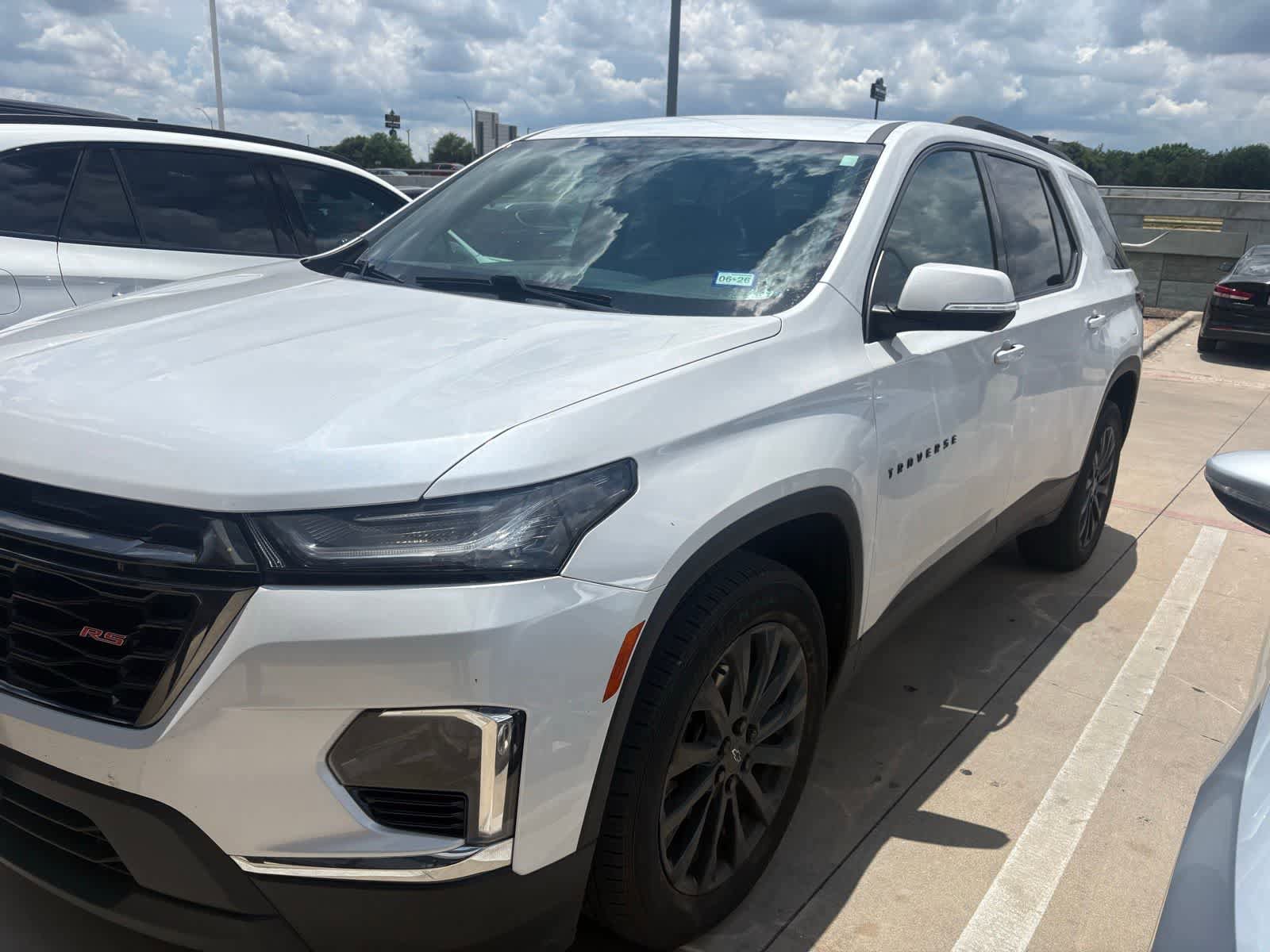 Used 2022 Chevrolet Traverse RS FWD image 1