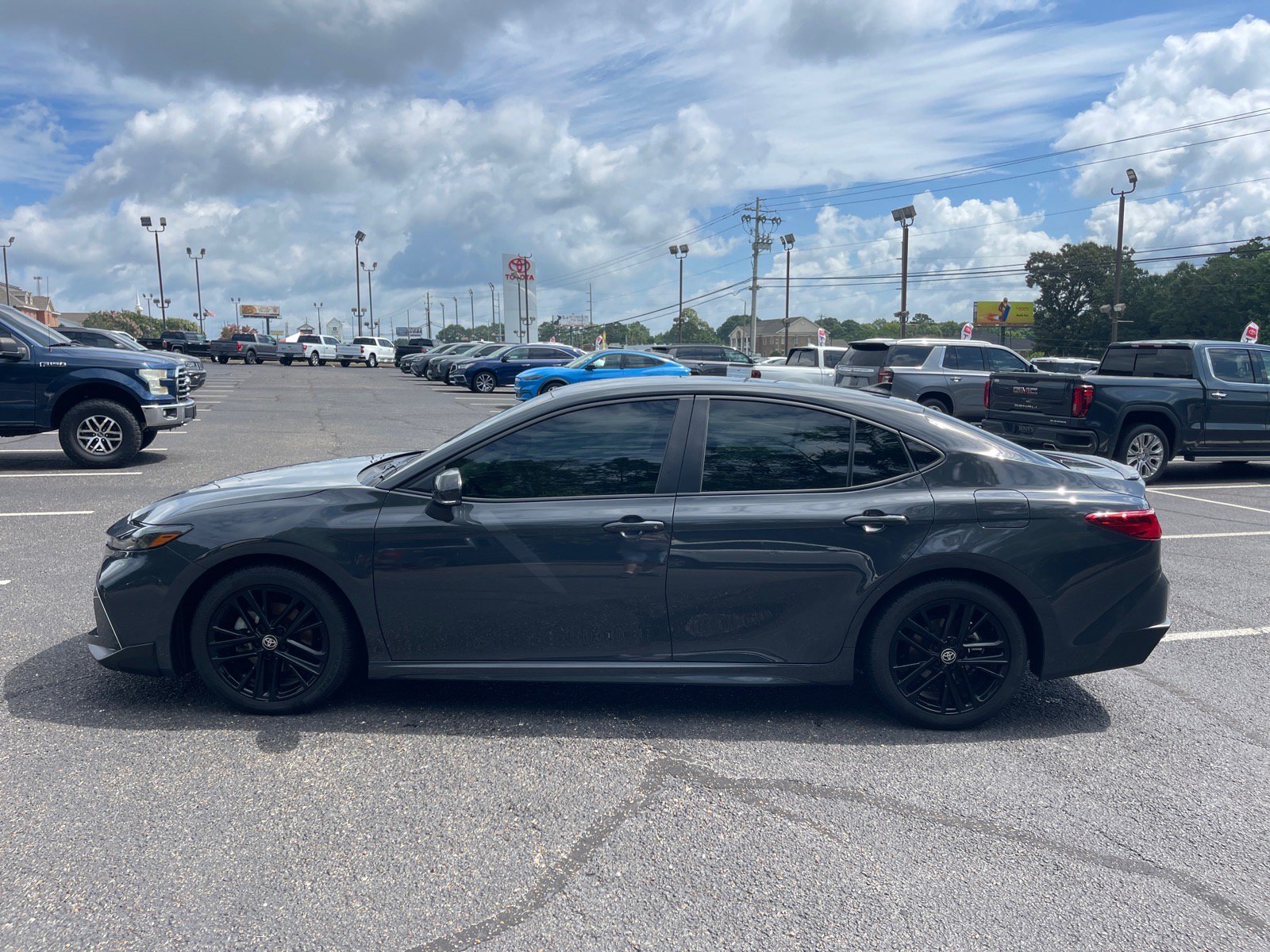 Used 2025 Toyota Camry SE w/ Multimedia Upgrade Package FWD image 13