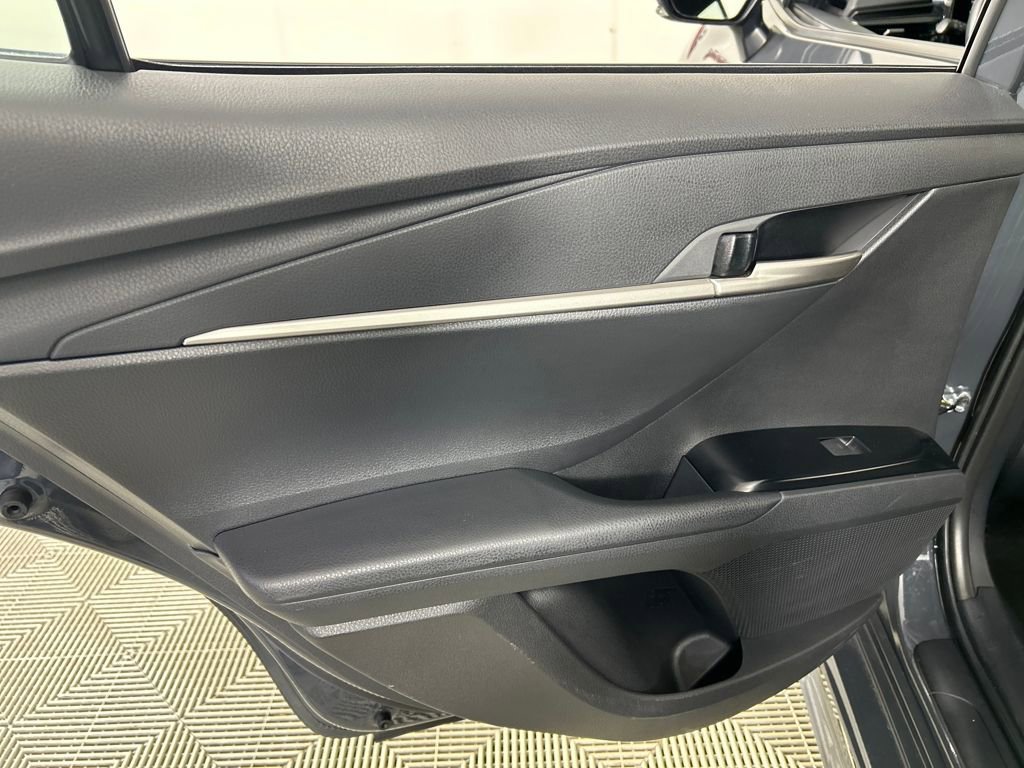 Used 2025 Toyota Camry SE image 15