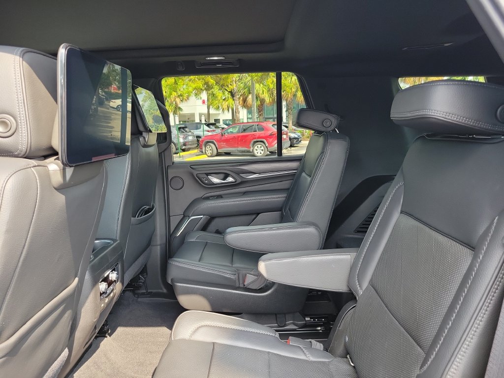 Used 2021 GMC Yukon Denali w/ Denali Premium Package RWD image 13