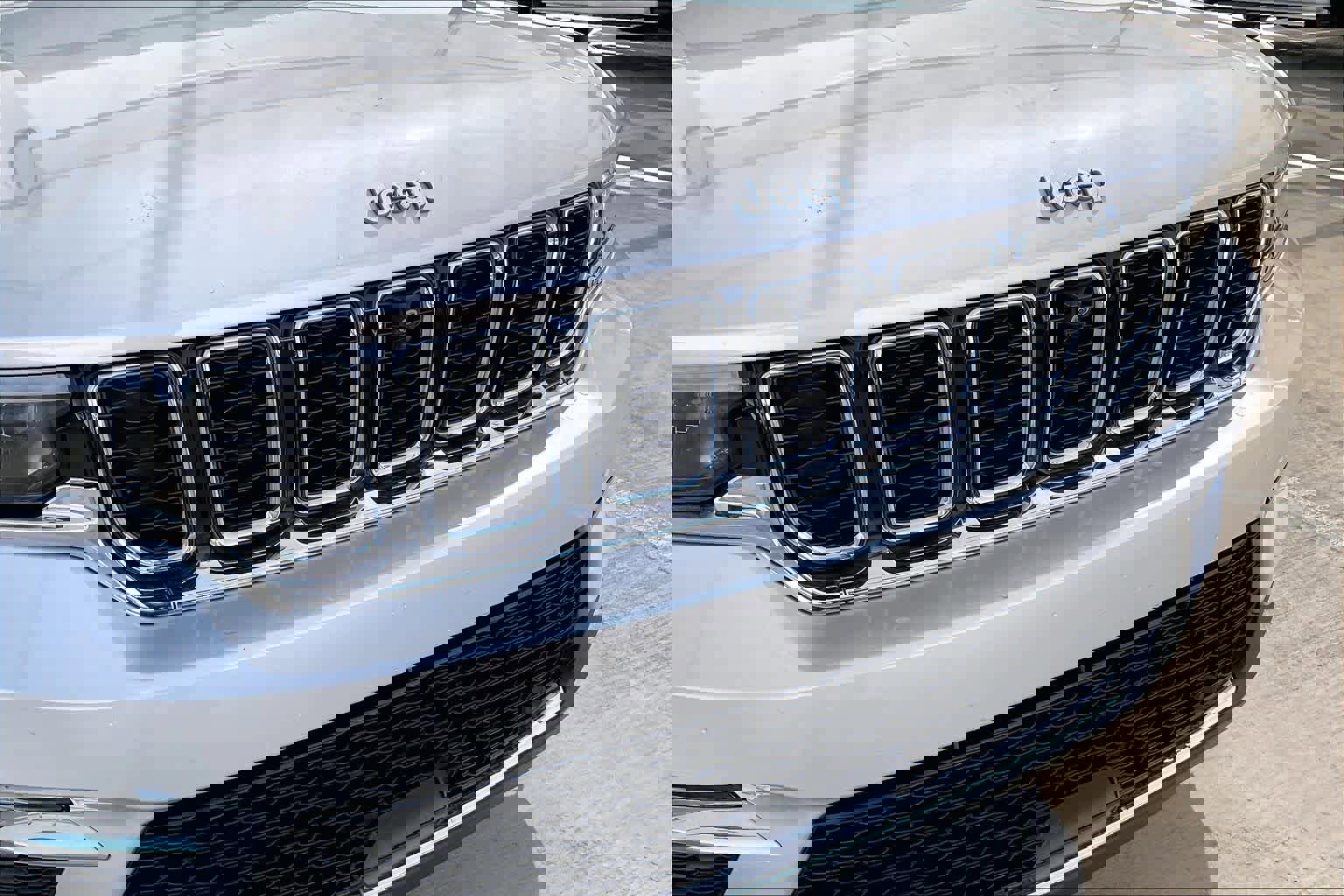 Used 2022 Jeep Grand Cherokee Limited 4xe w/ Luxury Tech Group II image 30