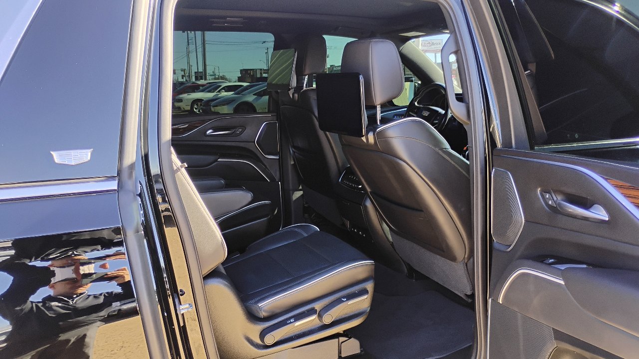Used 2021 Cadillac Escalade ESV Premium Luxury w/ Driver Assist Tech Package AWD/4WD image 21