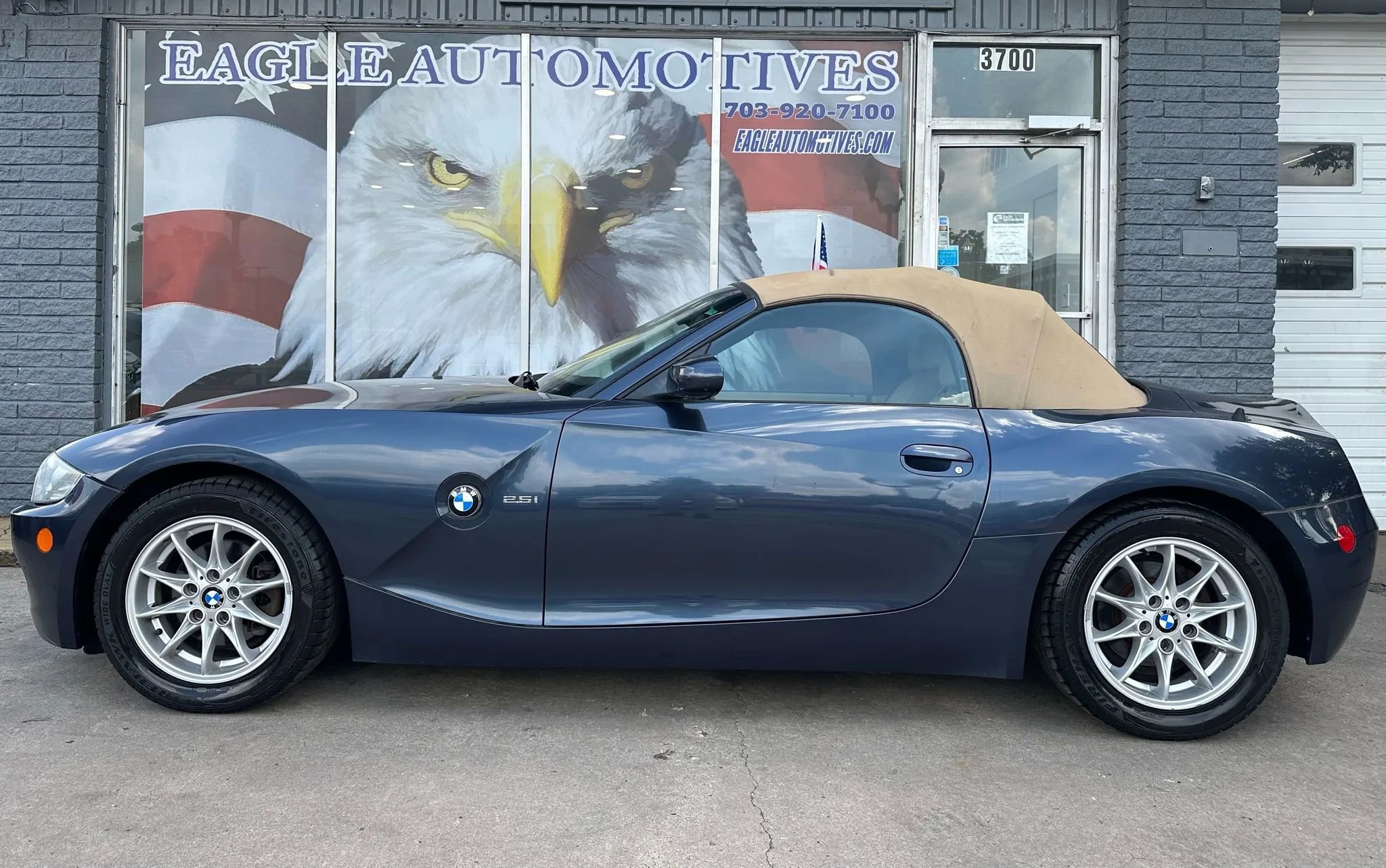 Used 2005 BMW Z4 2.5i image 6