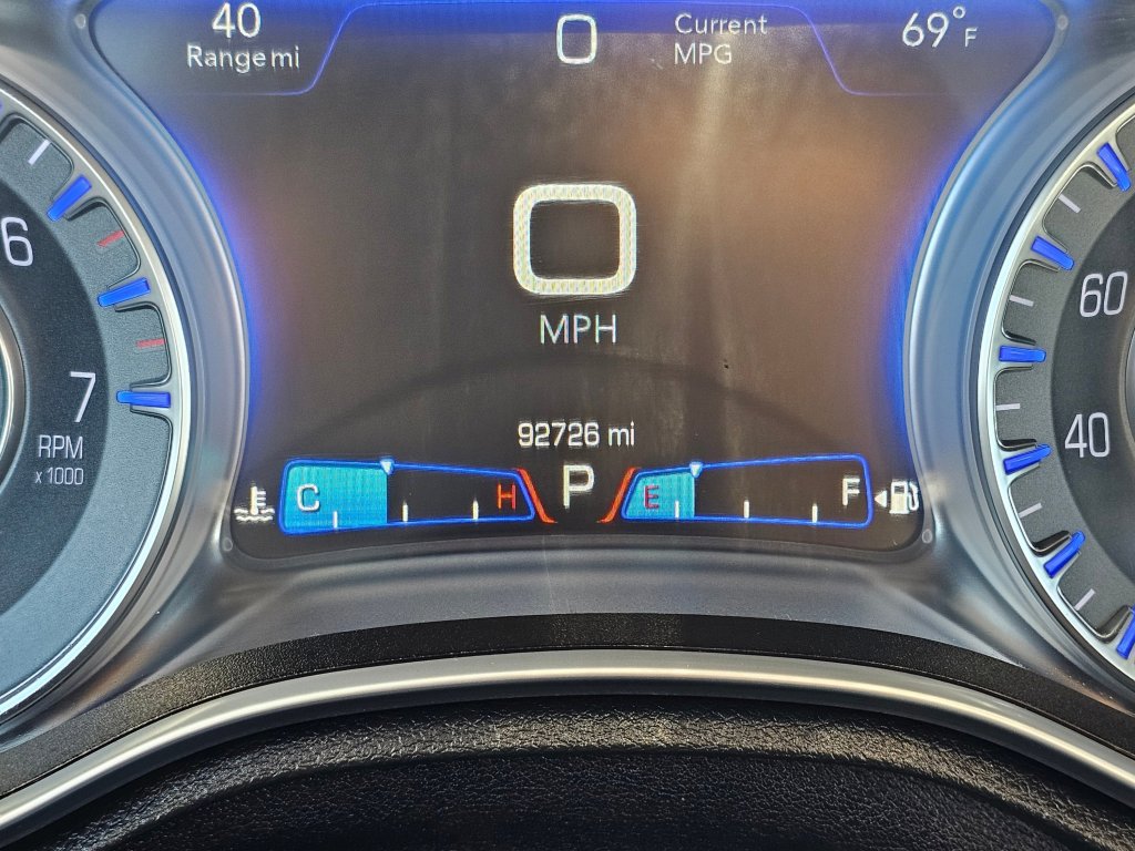 Used 2016 Chrysler 300 C image 5