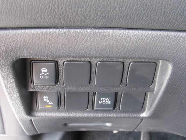 Used 2020 Nissan Pathfinder SV FWD image 28