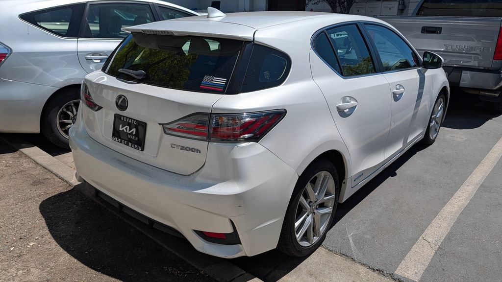 Used 2016 Lexus CT 200h w/ Accessory Package 2 FWD image 4