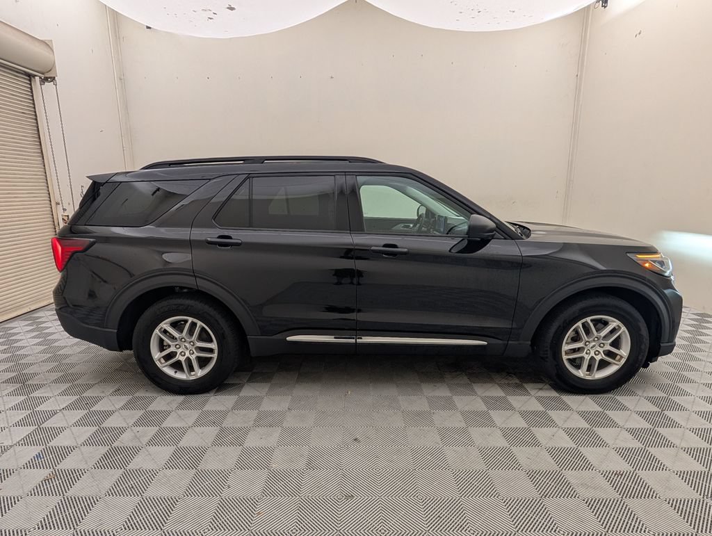 Used 2025 Ford Explorer Active RWD image 2