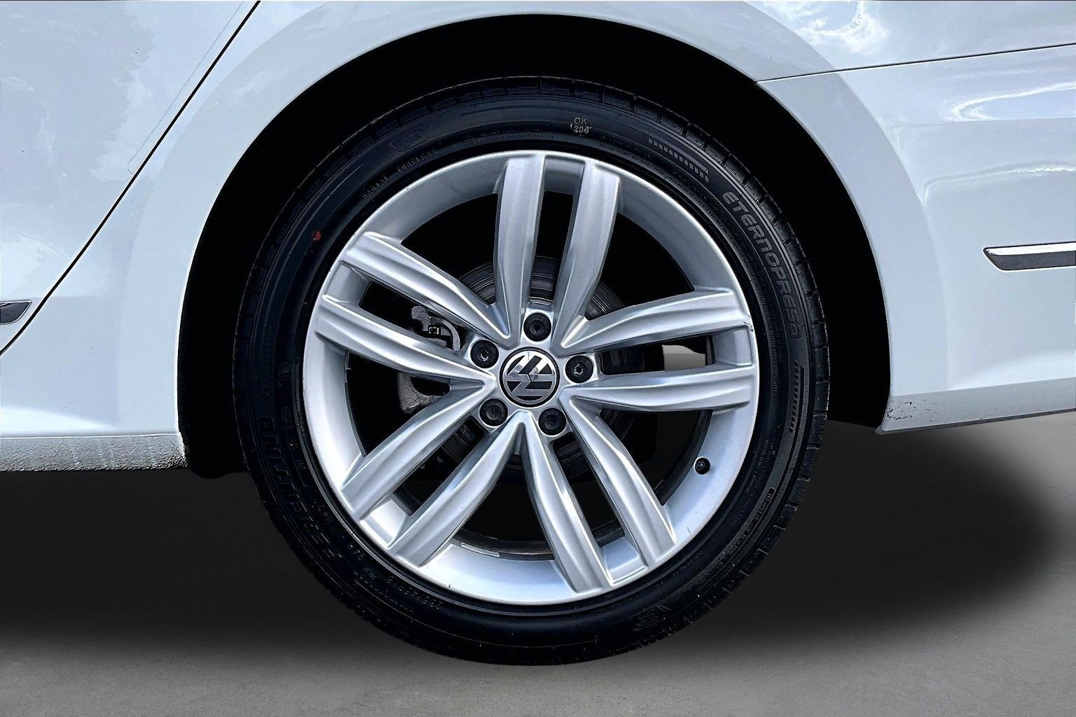 Used 2018 Volkswagen Passat 2.0T SEL Premium FWD image 6