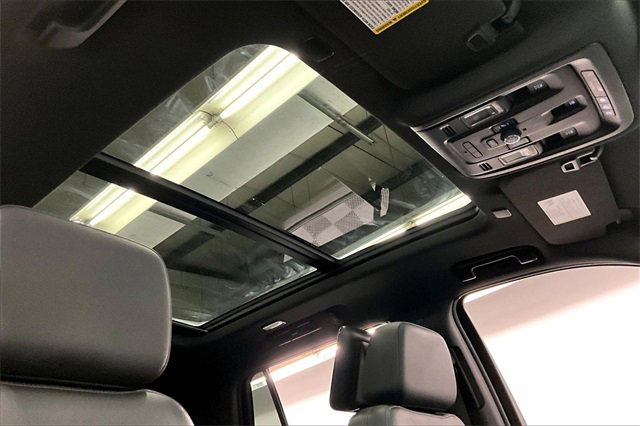 Used 2021 Chevrolet Tahoe Z71 w/ Luxury Package image 16