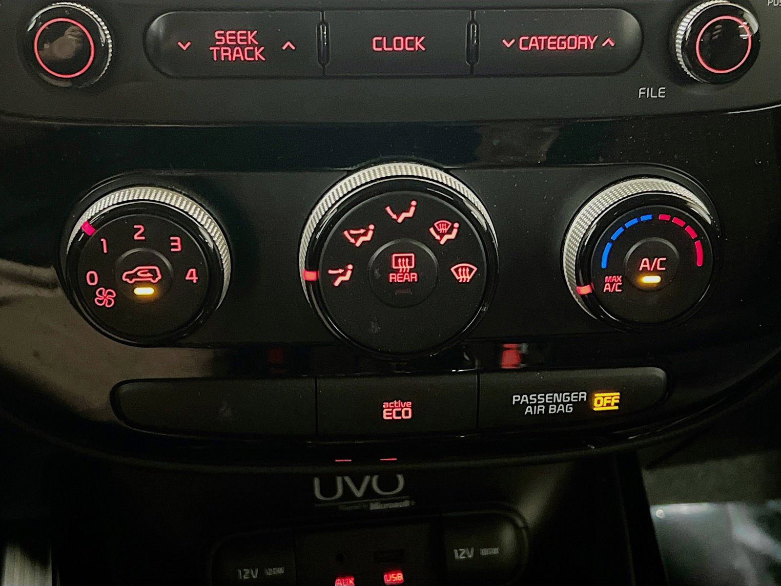 Used 2014 Kia Soul ! FWD image 11