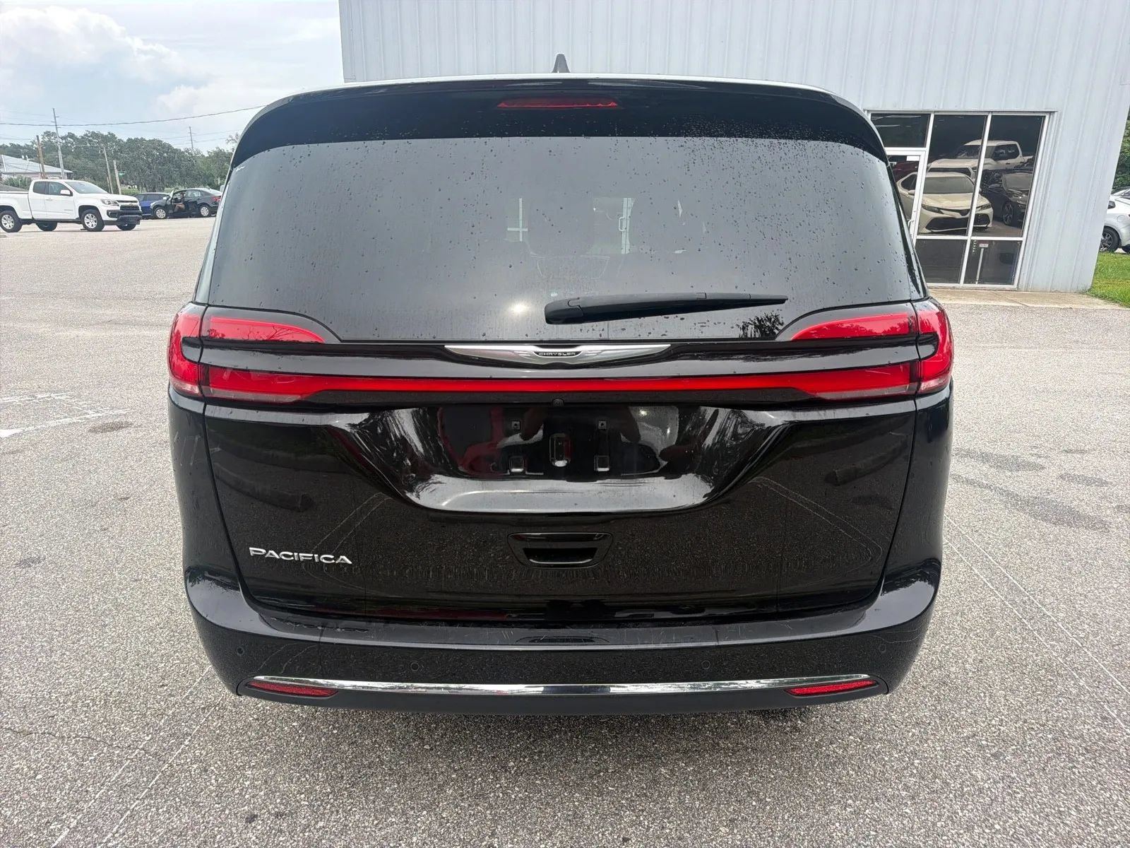 Used 2025 Chrysler Pacifica Select FWD image 8