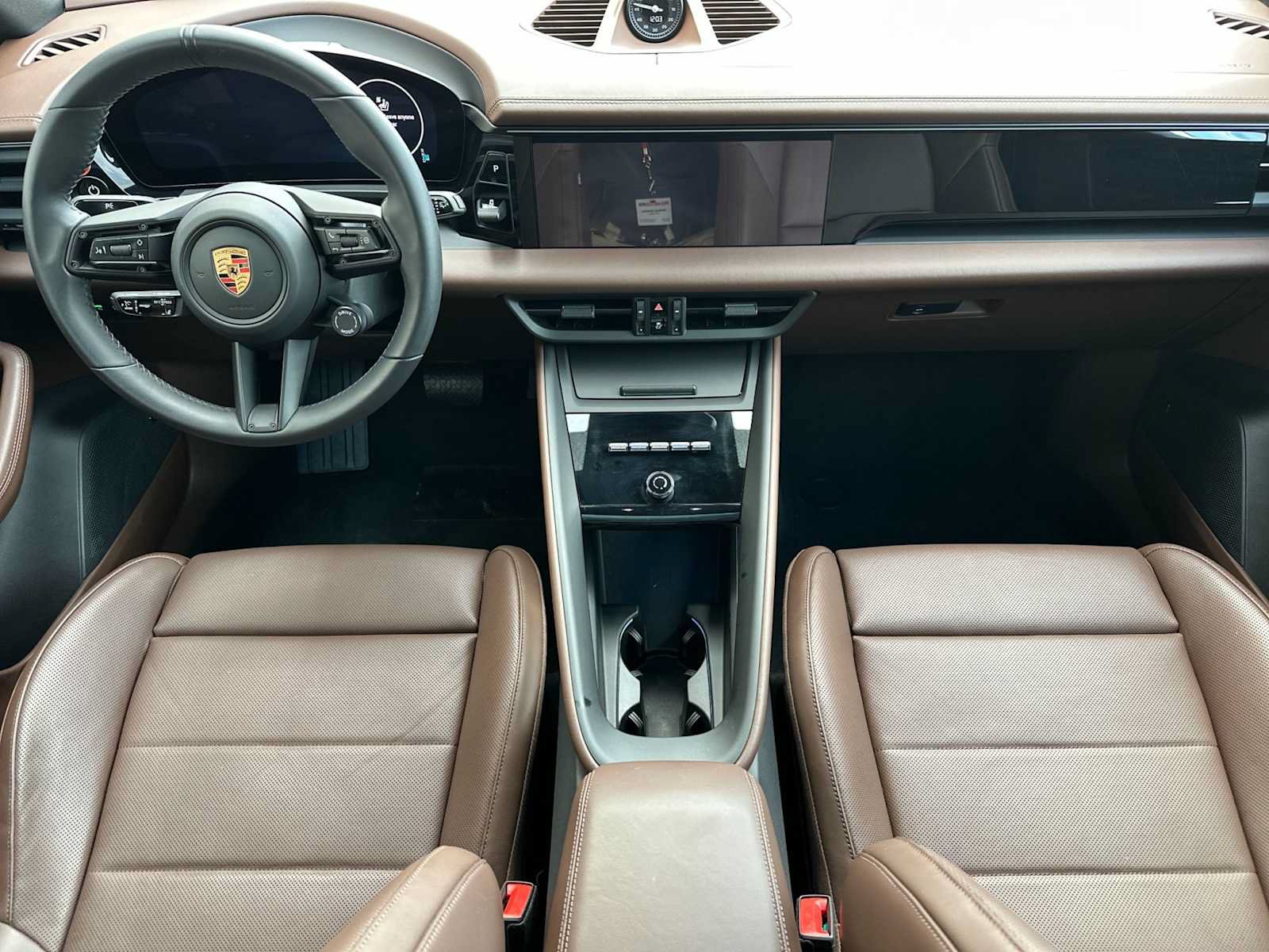 Certified 2025 Porsche Macan Electric RWD image 6