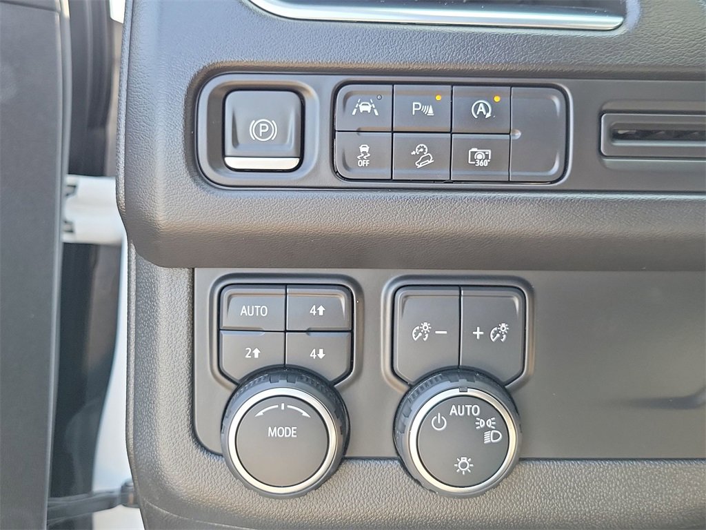 Certified 2023 Chevrolet Suburban Z71 w/ Luxury Package image 23