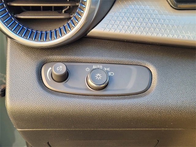 Used 2025 Chevrolet Trax LT w/ LPO, Blackout Package image 25