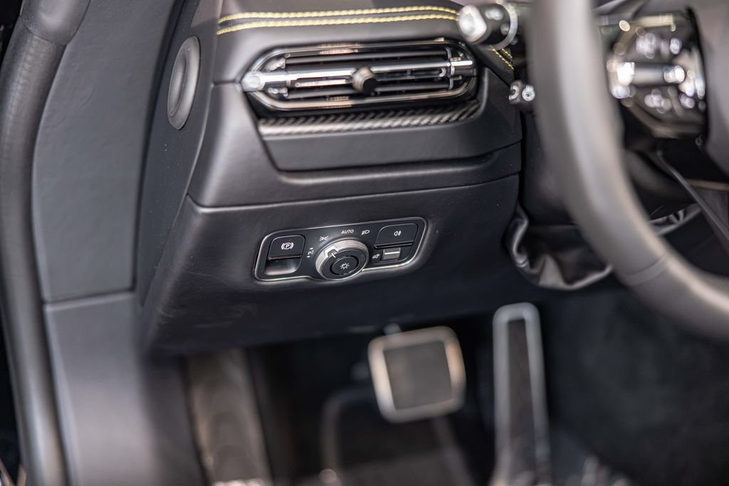 Used 2025 Aston Martin DB12 Convertible RWD image 20
