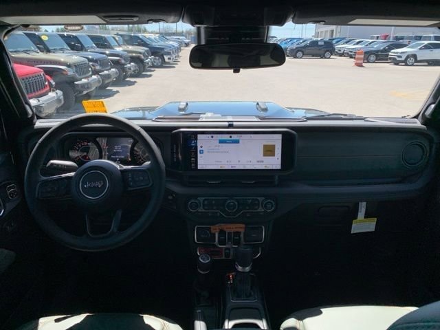 Used 2025 Jeep Gladiator Mojave w/ Convenience Group AWD/4WD image 24