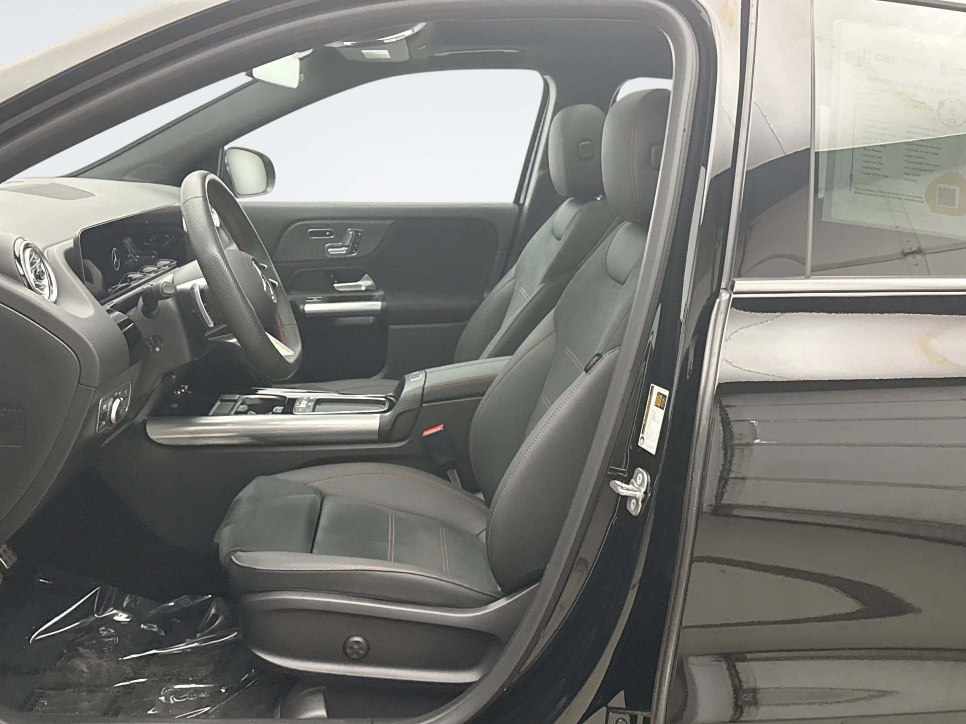 Used 2025 Mercedes-Benz GLA 250 4MATIC w/ AMG Night Package image 11