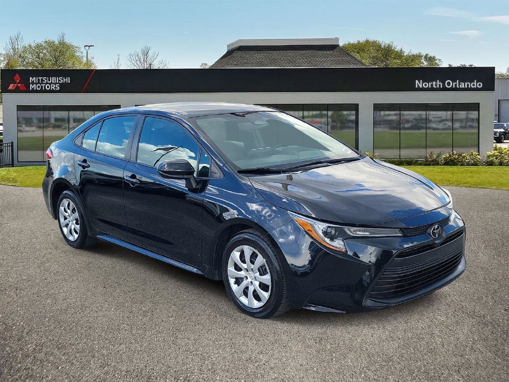 Used 2024 Toyota Corolla LE FWD image 4
