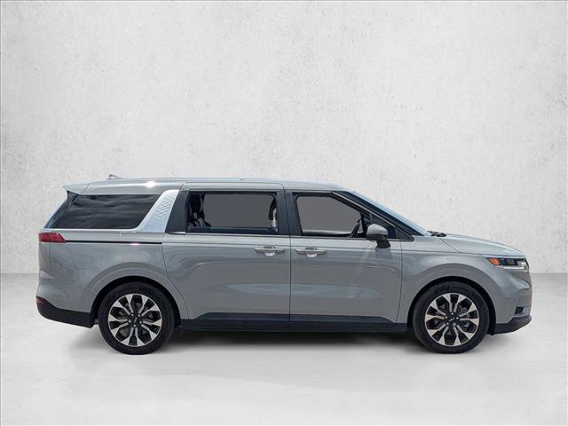 Used 2024 Kia Carnival EX FWD image 4