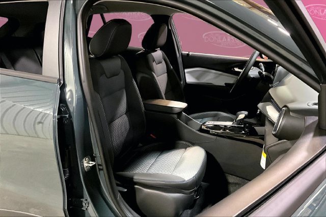 New 2026 Chevrolet Trax LT w/ Midnight Edition FWD image 13