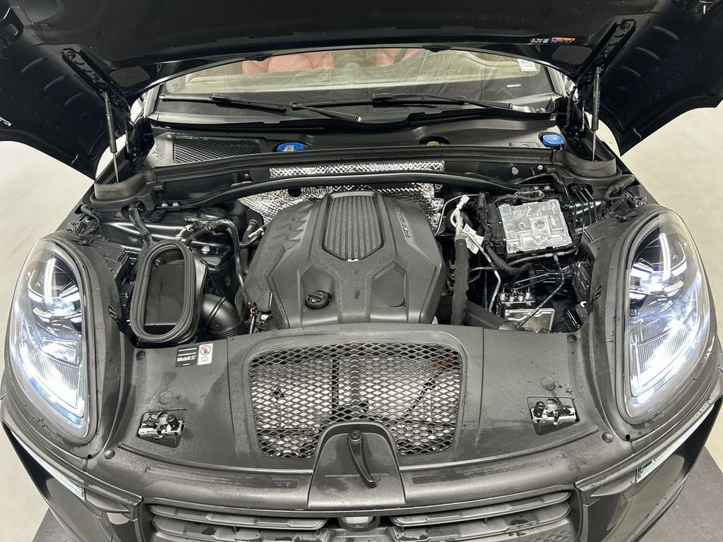 Certified 2025 Porsche Macan image 25