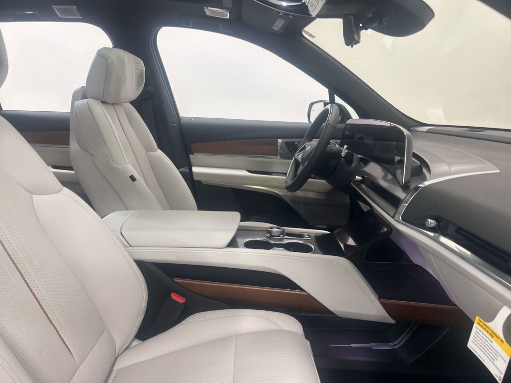 Used 2026 Cadillac Vistiq Sport w/ LPO, Floor Liner Package image 19