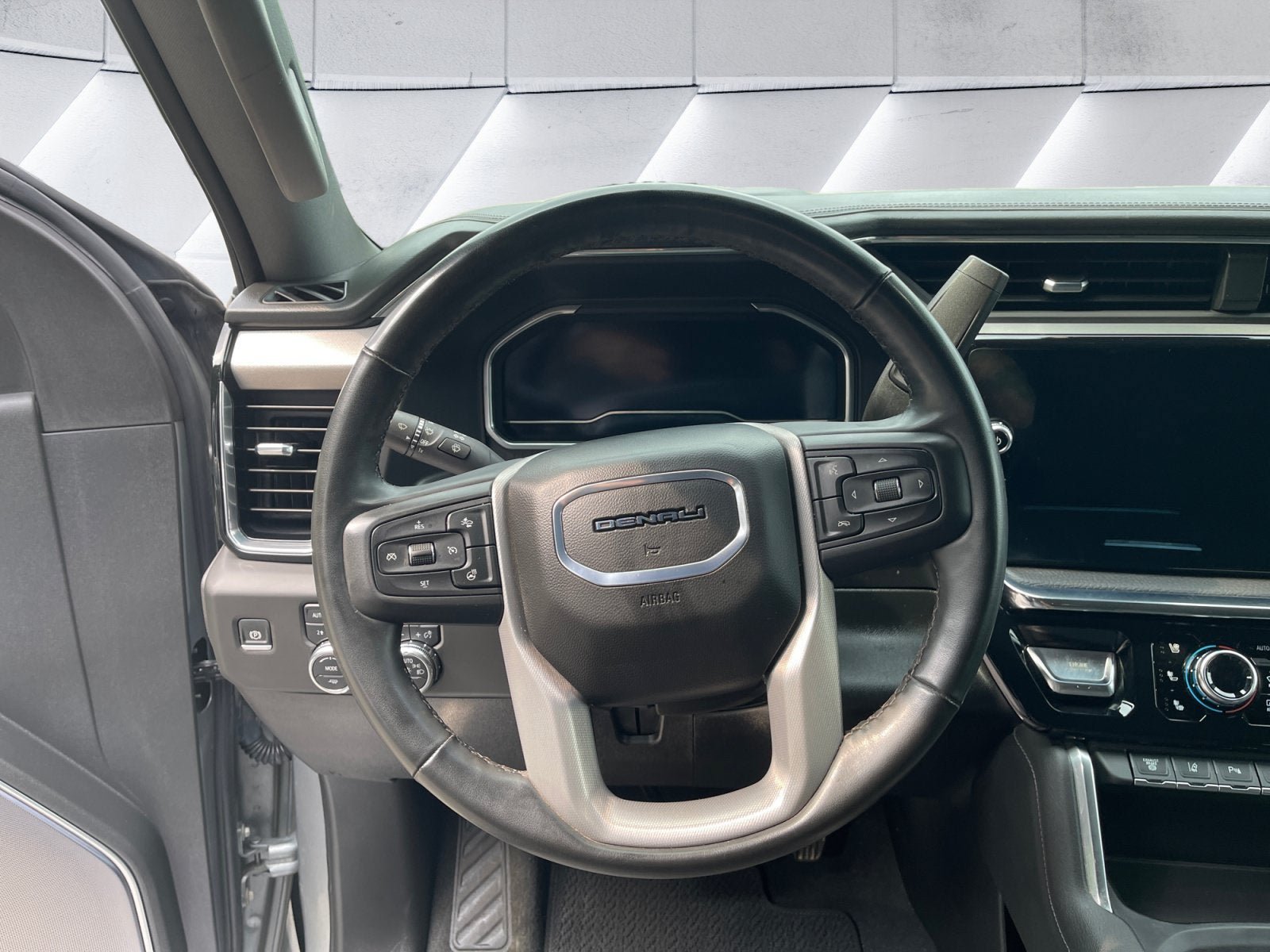 Used 2025 GMC Sierra 3500 Denali w/ Technology Package AWD/4WD image 30