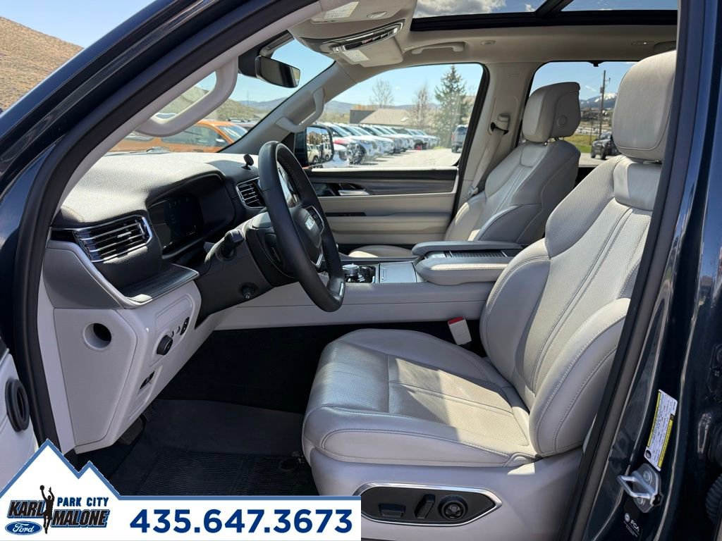 Used 2023 Jeep Wagoneer Series III w/ Premium Group I AWD/4WD image 13