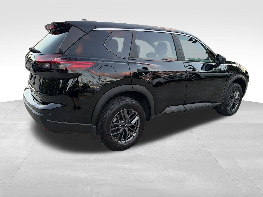Used 2025 Nissan Rogue S FWD image 7