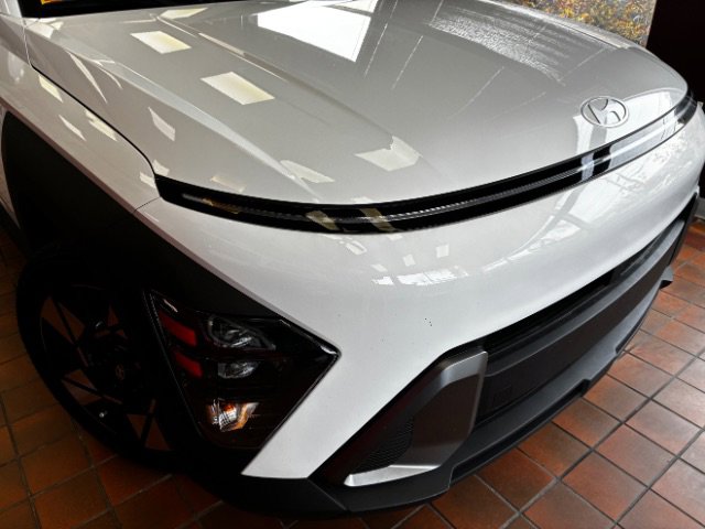 Used 2024 Hyundai Kona SEL image 2