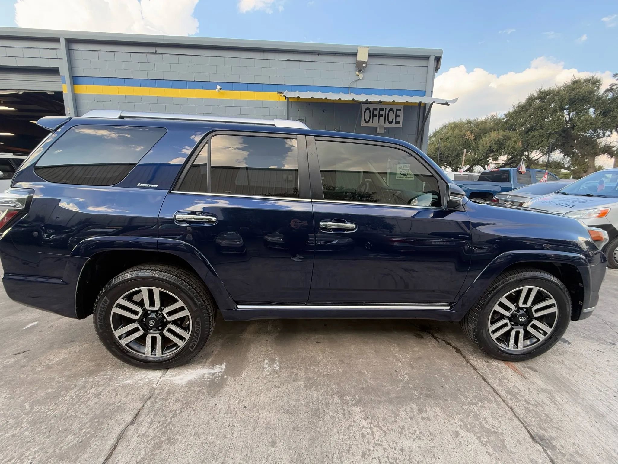Used 2014 Toyota 4Runner Limited image 8