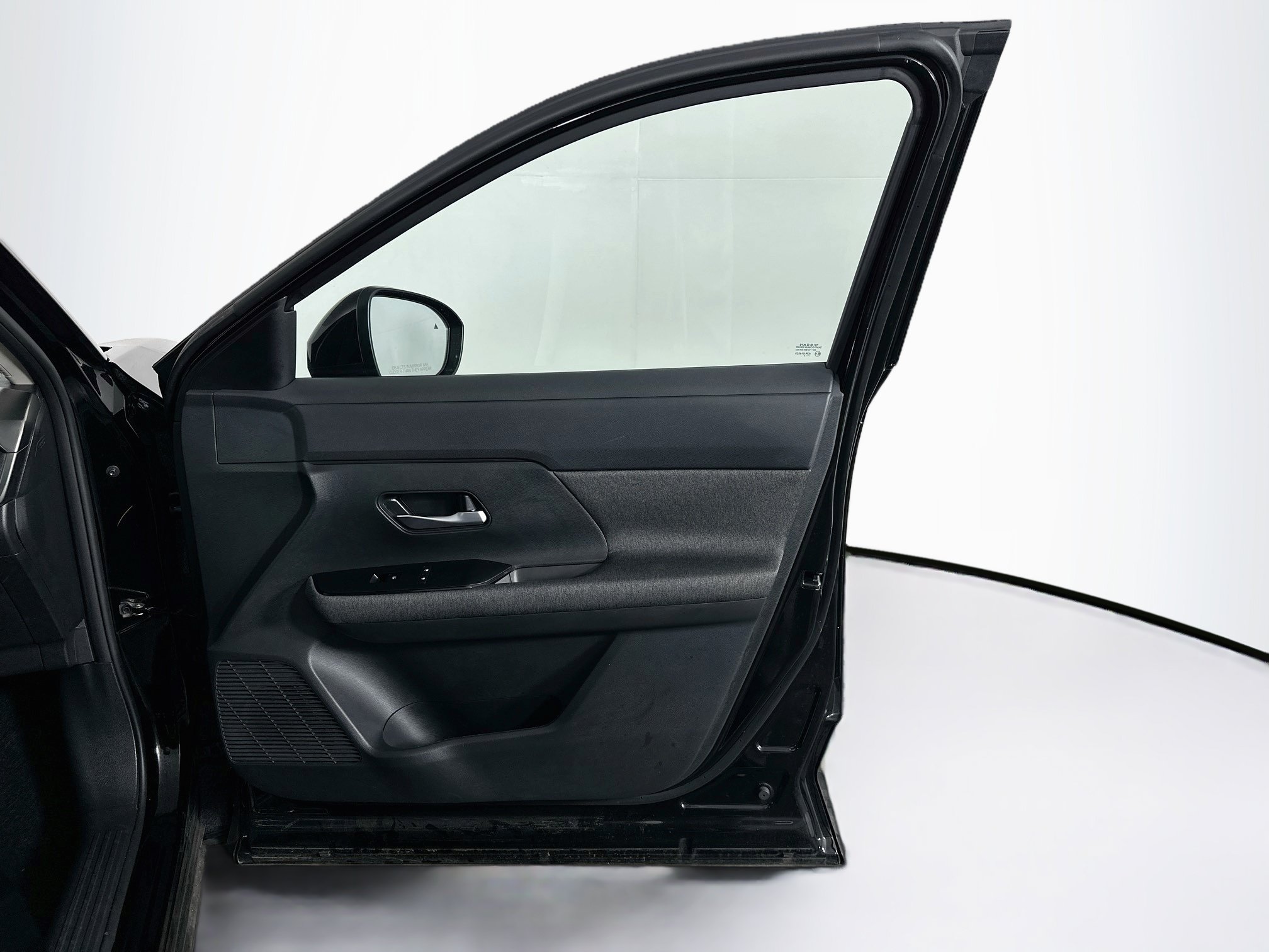 Used 2025 Nissan Kicks SV AWD/4WD image 29