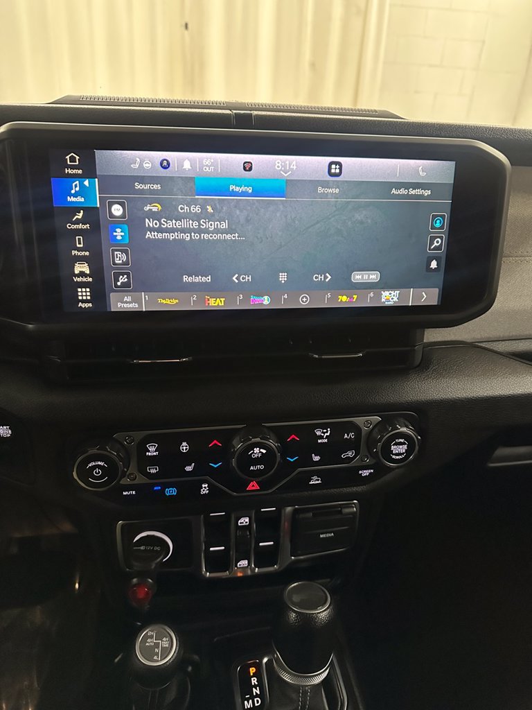 Used 2024 Jeep Wrangler Unlimited w/ Convenience Group AWD/4WD image 19